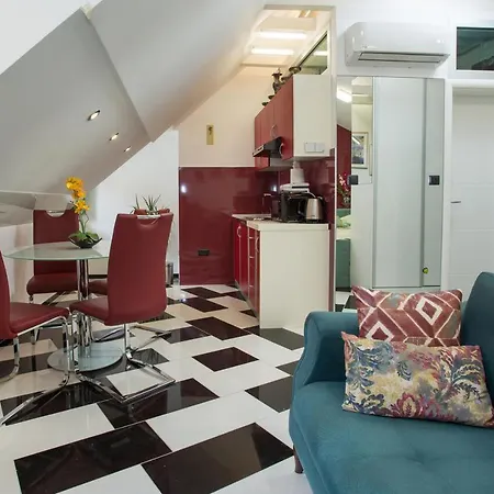 Zana Luxury Center Apartment