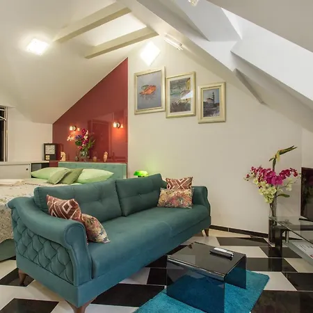 Zana Luxury Center Apartment